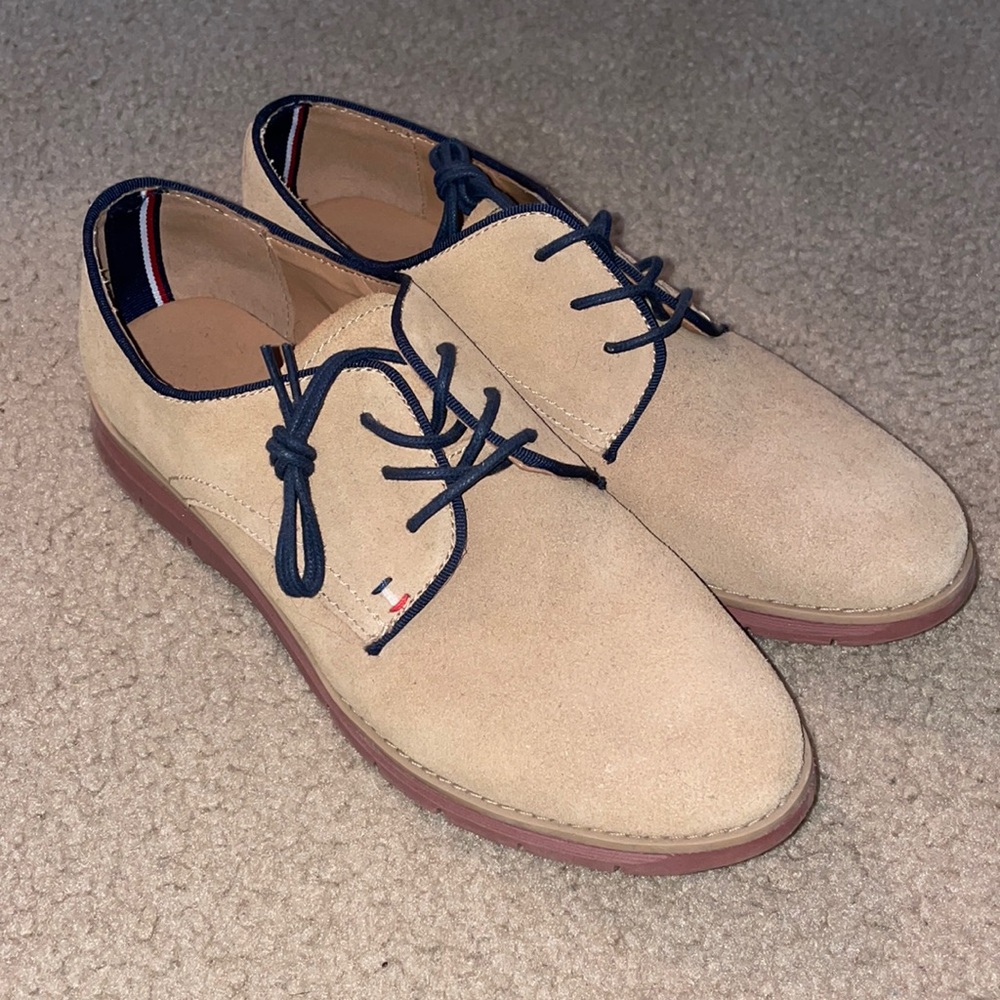 Causal Tan Tommy Hilfiger Cap Toe Women's Oxford size 9.5